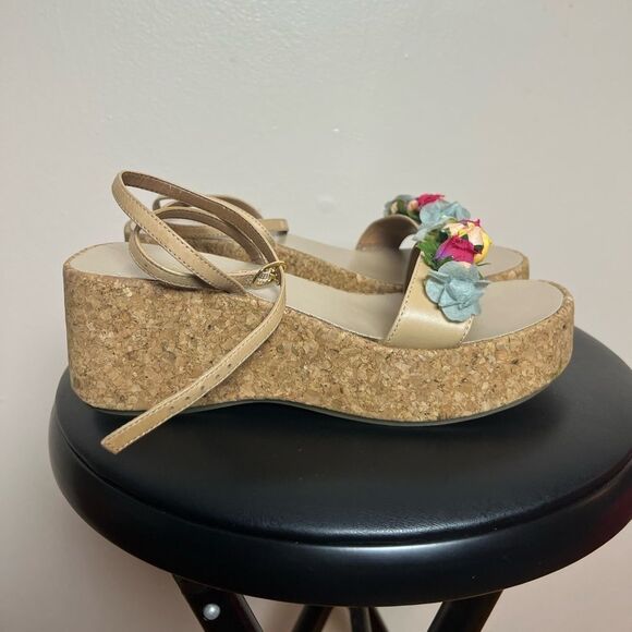 CLEARANCE! Tan Nine West Cork Floral Platform Sandals Size 6.5 EUC - Picture 2 of 7